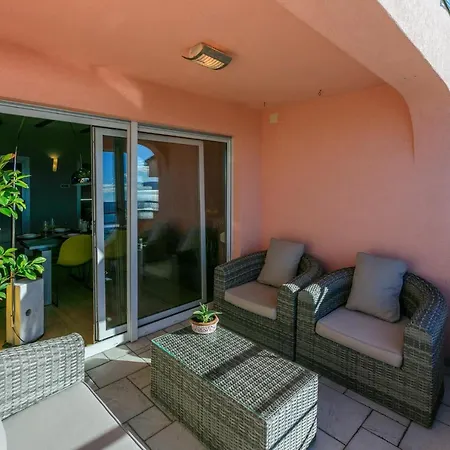 Apartament Red Paradise