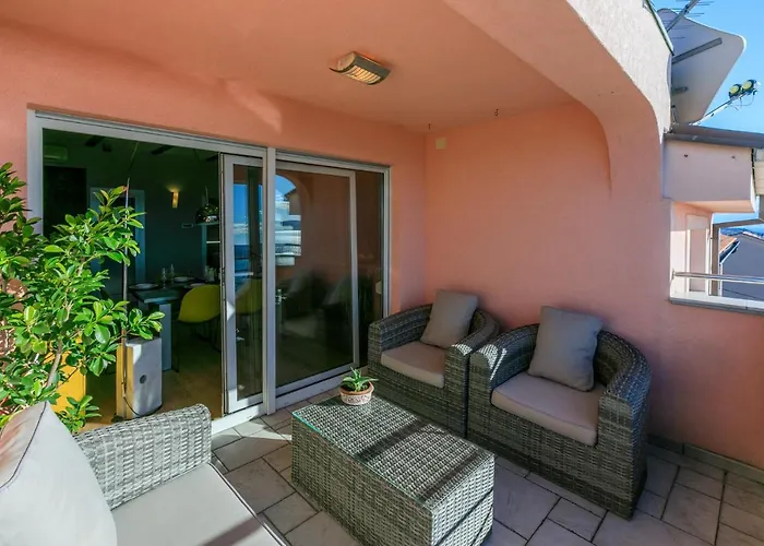 Apartment Red Paradise