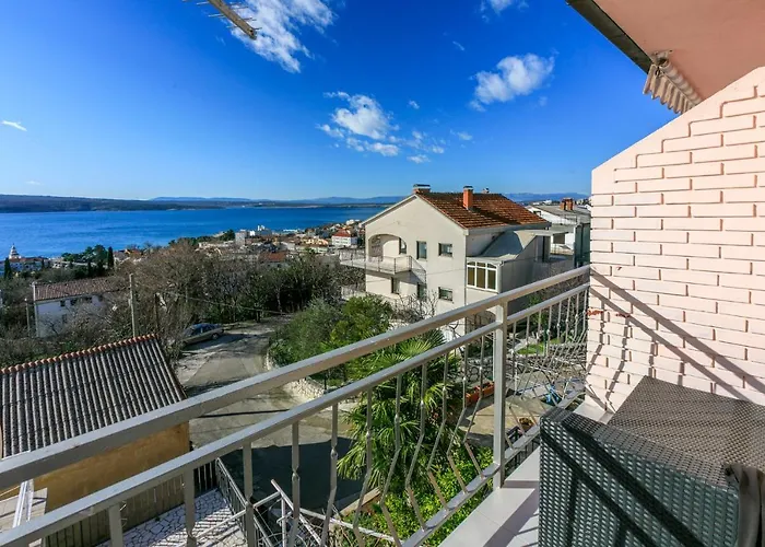 Red Paradise Apartment